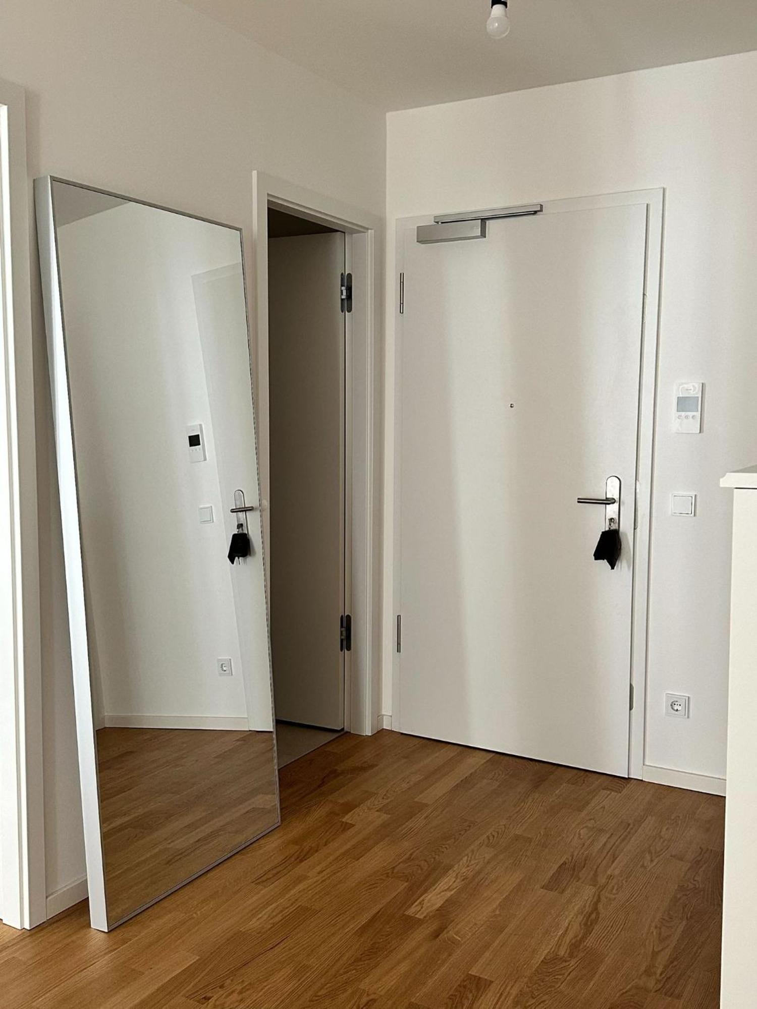 Precious Airport Apartment *