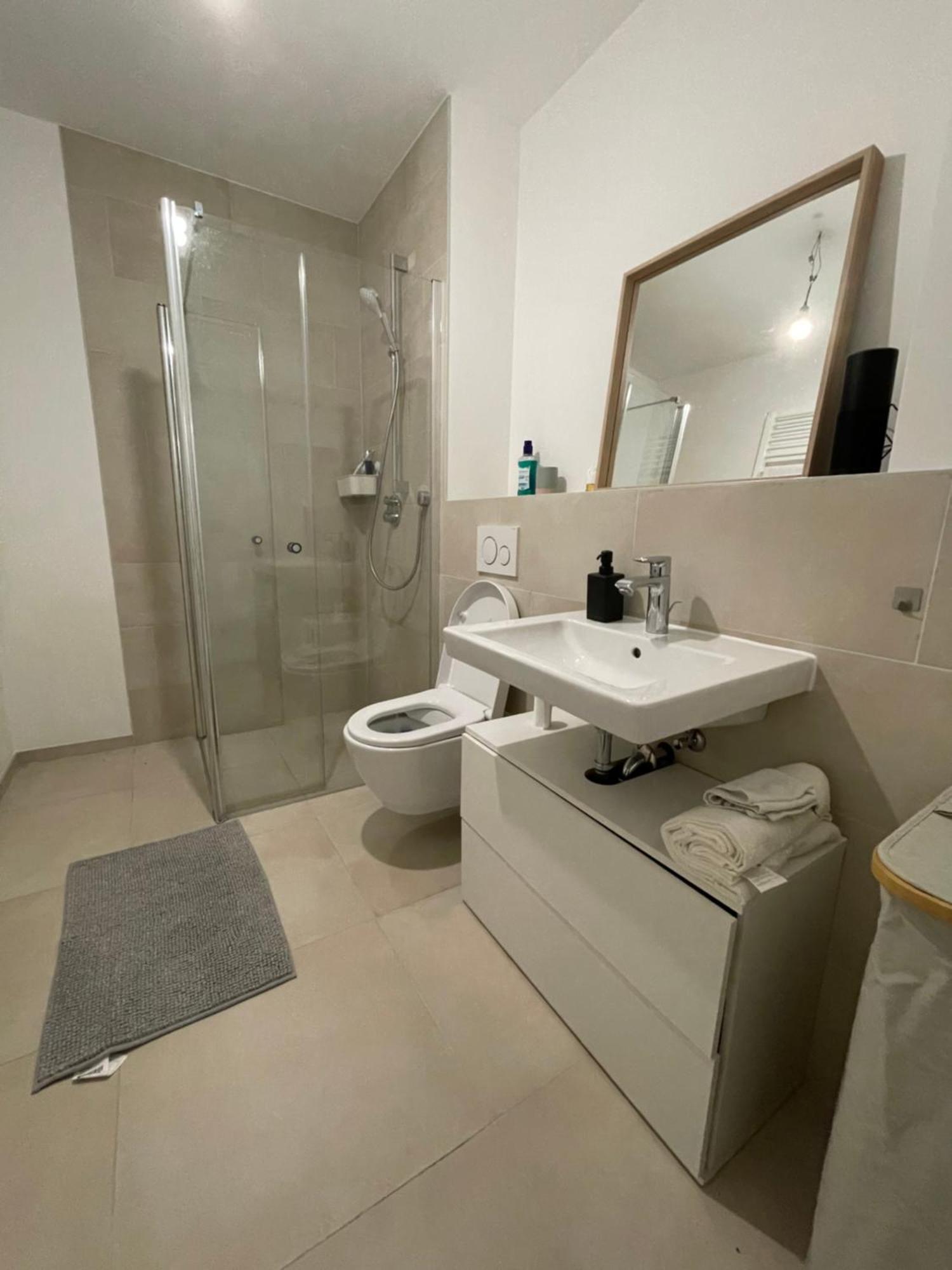 Precious Airport Apartment *